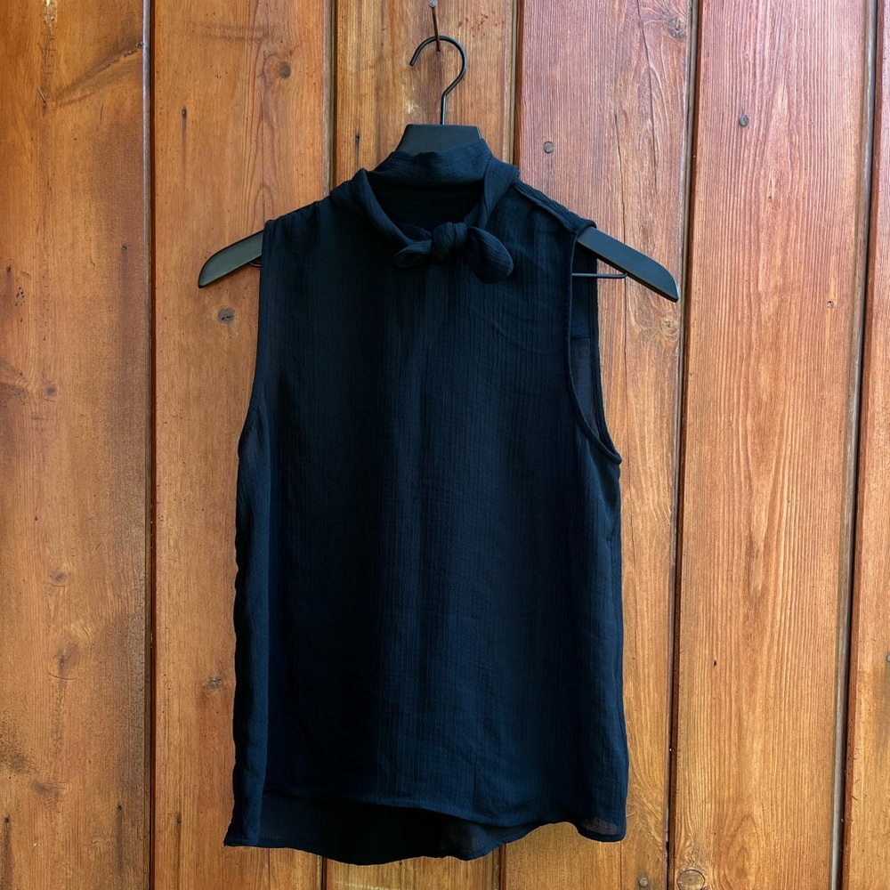 Who What Wear| Black Sleeveless Shirt
